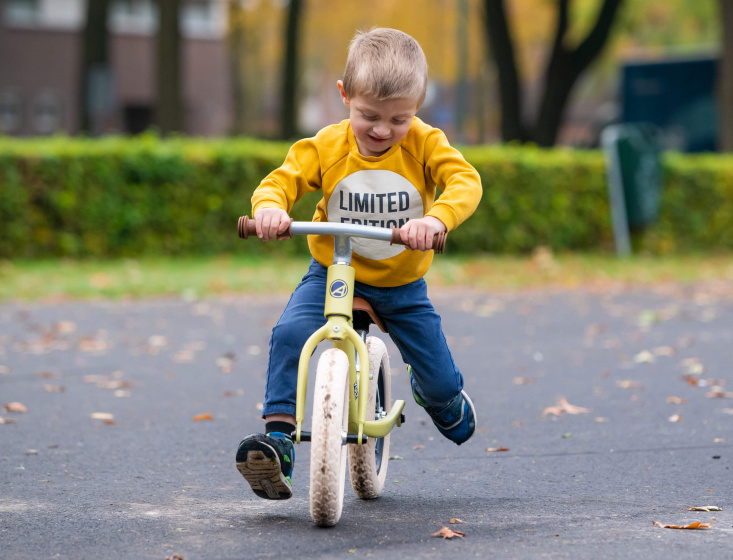 AMIGO Volt Loopfiets 12 Inch Junior Geel